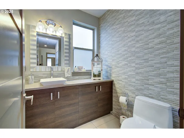 $1,250,000 | 1902 North 18th Court, Washougal, WA 98671