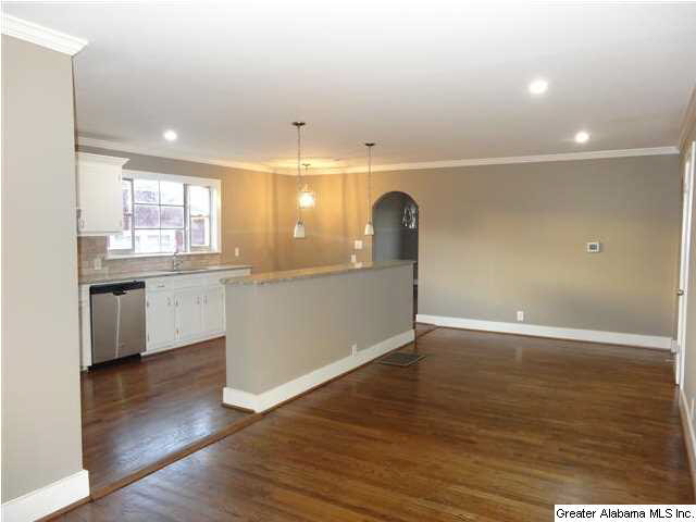 17 9th Court Southwest Birmingham, AL 35211 - Photo 5 of 19
