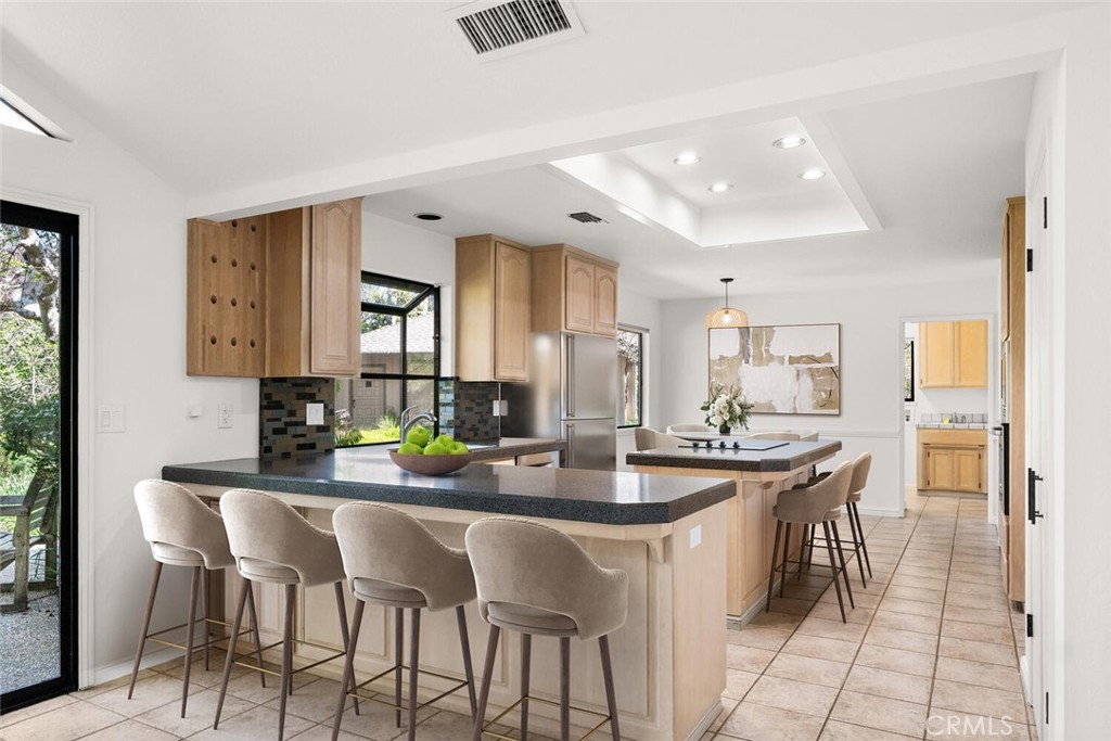 19 Sycamore Valley Road Chico, CA 95973 - Photo 12 of 53 Virtually staged - Kitchen