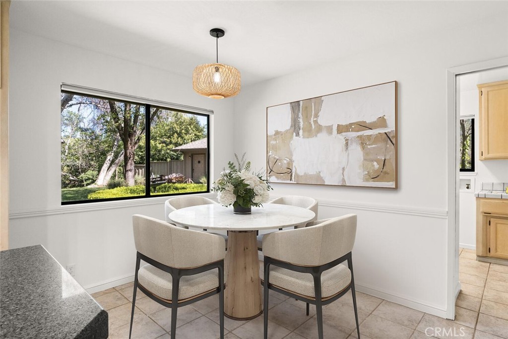 19 Sycamore Valley Road Chico, CA 95973 - Photo 17 of 53 Virtually Staged - Dining nook