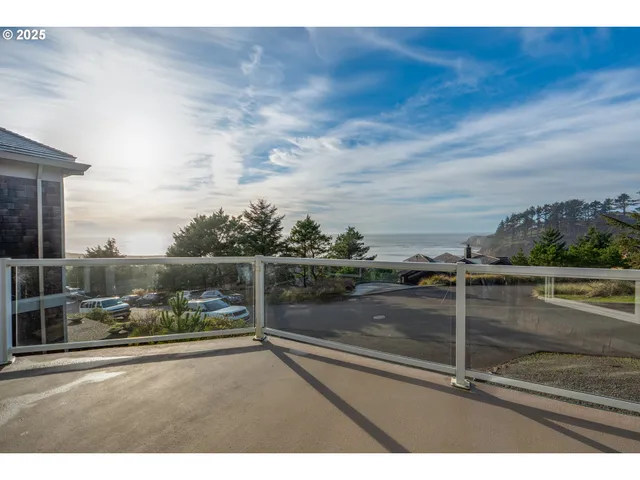 $2,175,000 | 747 Oak Street, Cannon Beach, OR 97110