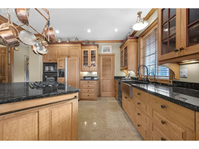 $2,175,000 | 747 Oak Street, Cannon Beach, OR 97110