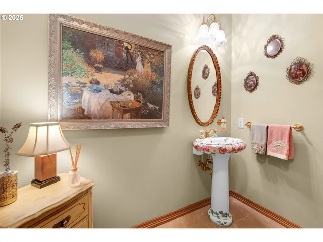 $2,175,000 | 747 Oak Street, Cannon Beach, OR 97110