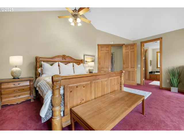 $2,175,000 | 747 Oak Street, Cannon Beach, OR 97110