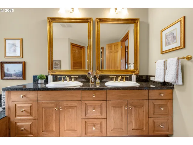 $2,175,000 | 747 Oak Street, Cannon Beach, OR 97110