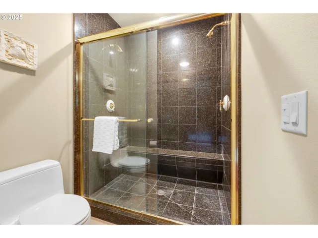 $2,175,000 | 747 Oak Street, Cannon Beach, OR 97110