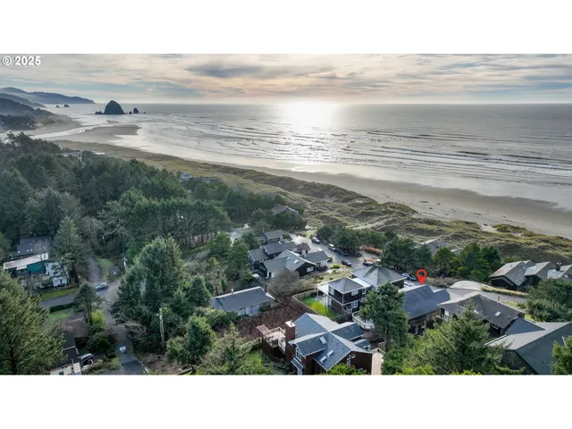 $2,175,000 | 747 Oak Street, Cannon Beach, OR 97110