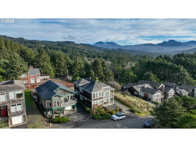 $2,175,000 | 747 Oak Street, Cannon Beach, OR 97110