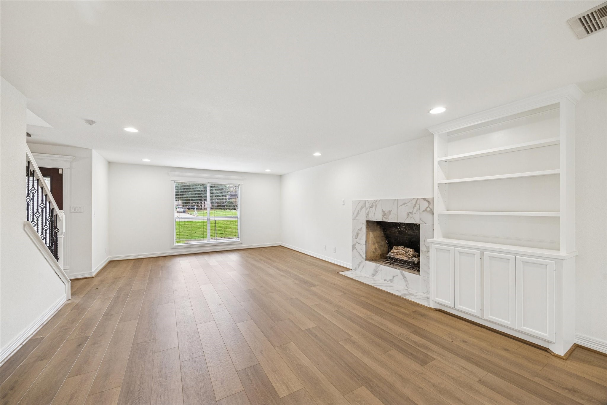 4314 Oxhill Road Spring, TX 77388 - Photo 5 of 22 View of den looking from back to front of house.