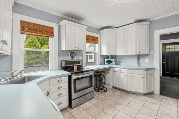 $475,000 | 5 Arlington Avenue, Nashua, NH 03060