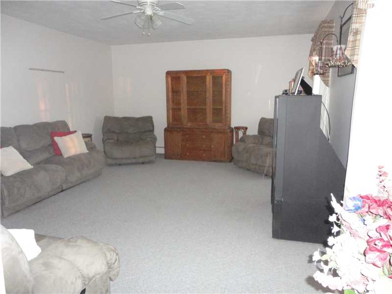 101 Tarkiln Road Mapleville, RI 02839 - Photo 15 of 25 Living Room.
