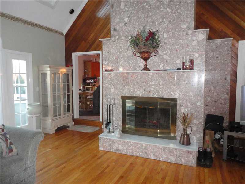 101 Tarkiln Road Mapleville, RI 02839 - Photo 9 of 25 Living Room.