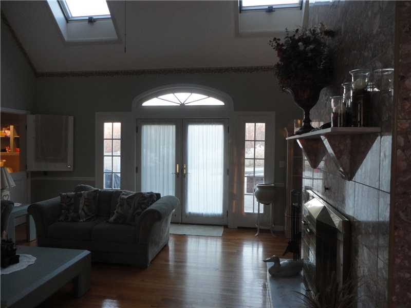 101 Tarkiln Road Mapleville, RI 02839 - Photo 10 of 25 Living Room.