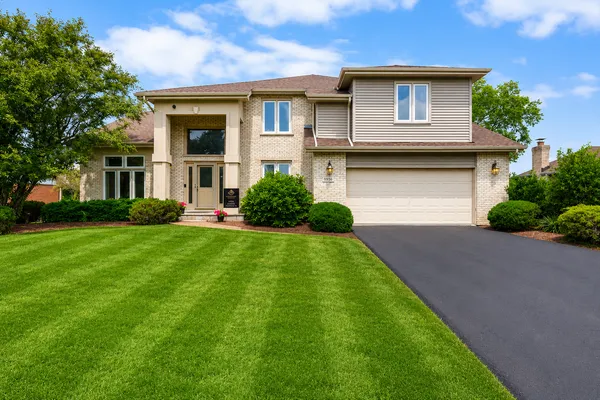 $534,000 | 8936 Charrington Drive, Frankfort, IL 60423