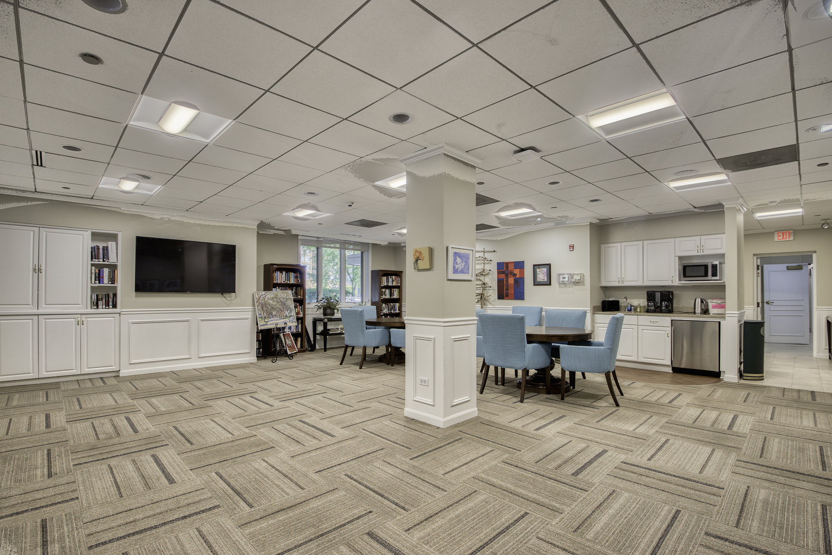 1020 Grove Street, Unit 301 Evanston, IL 60201 - Photo 13 of 23 a living room with furniture and a flat screen tv