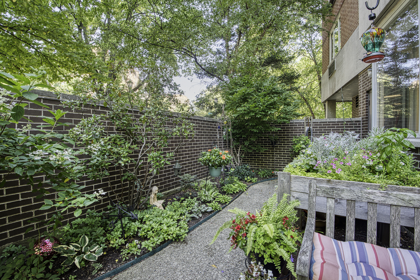 1020 Grove Street, Unit 301 Evanston, IL 60201 - Photo 21 of 23 a backyard of a house with lots of green space