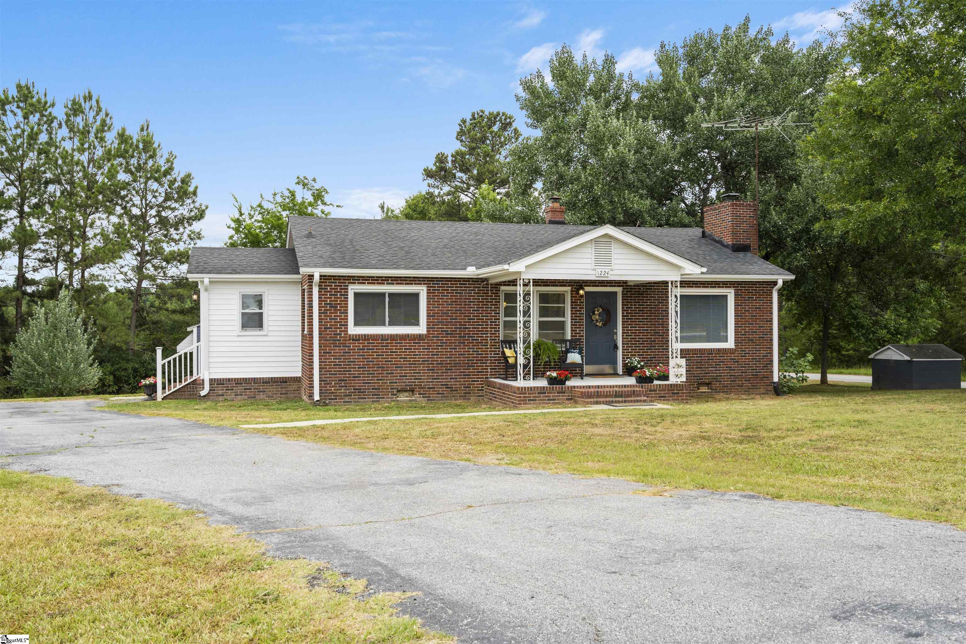 1224 Cross Anchor Road Woodruff, SC 29388 - Photo 3 of 23