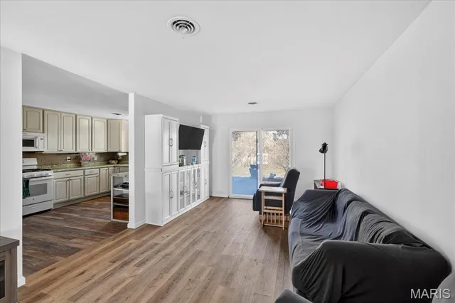 $325,000 | 107 Little Hill Court, Ballwin, MO 63011