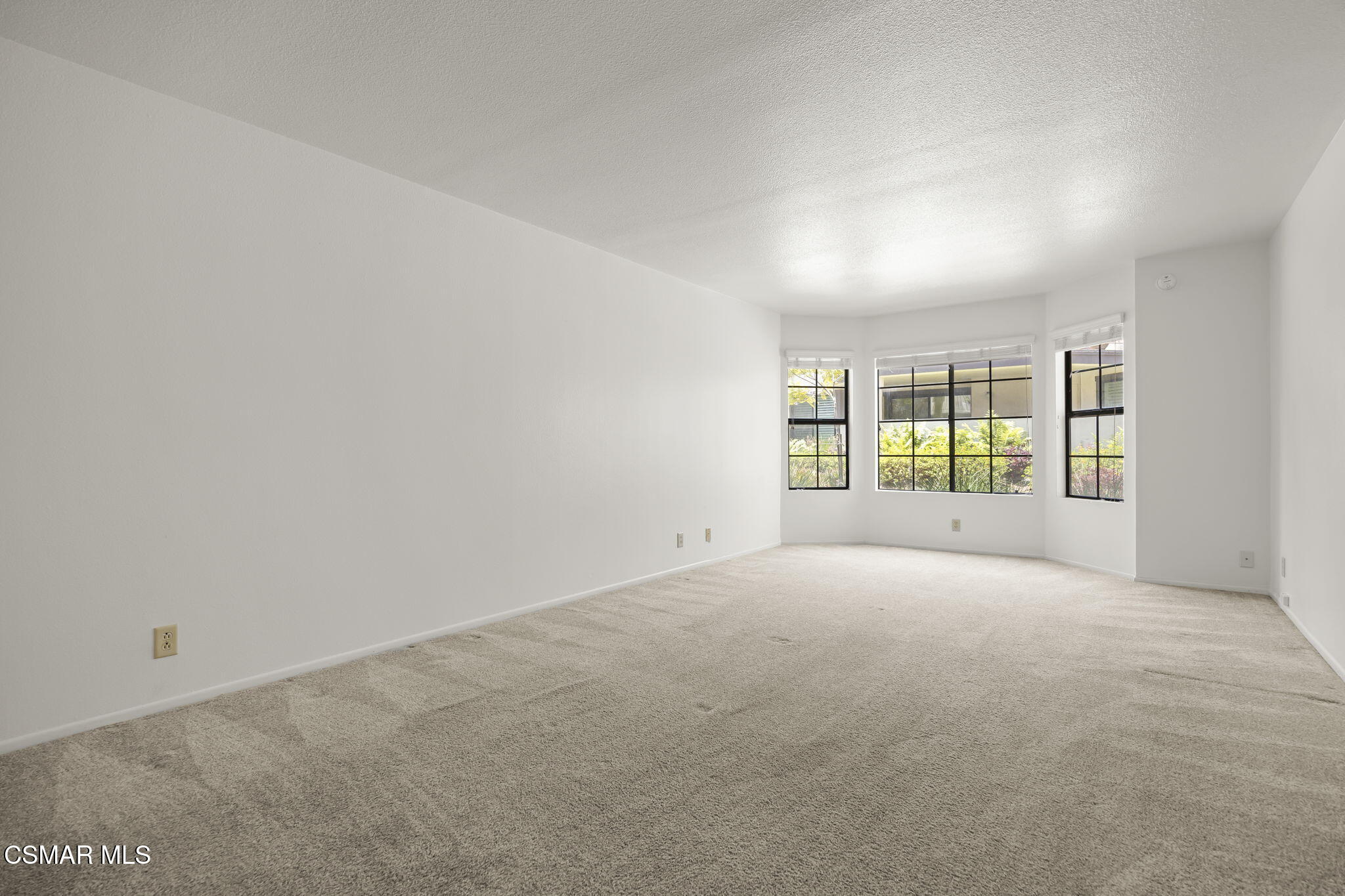 1923 Majorca Drive Oxnard, CA 93035 - Photo 21 of 34 a view of an empty room with a window