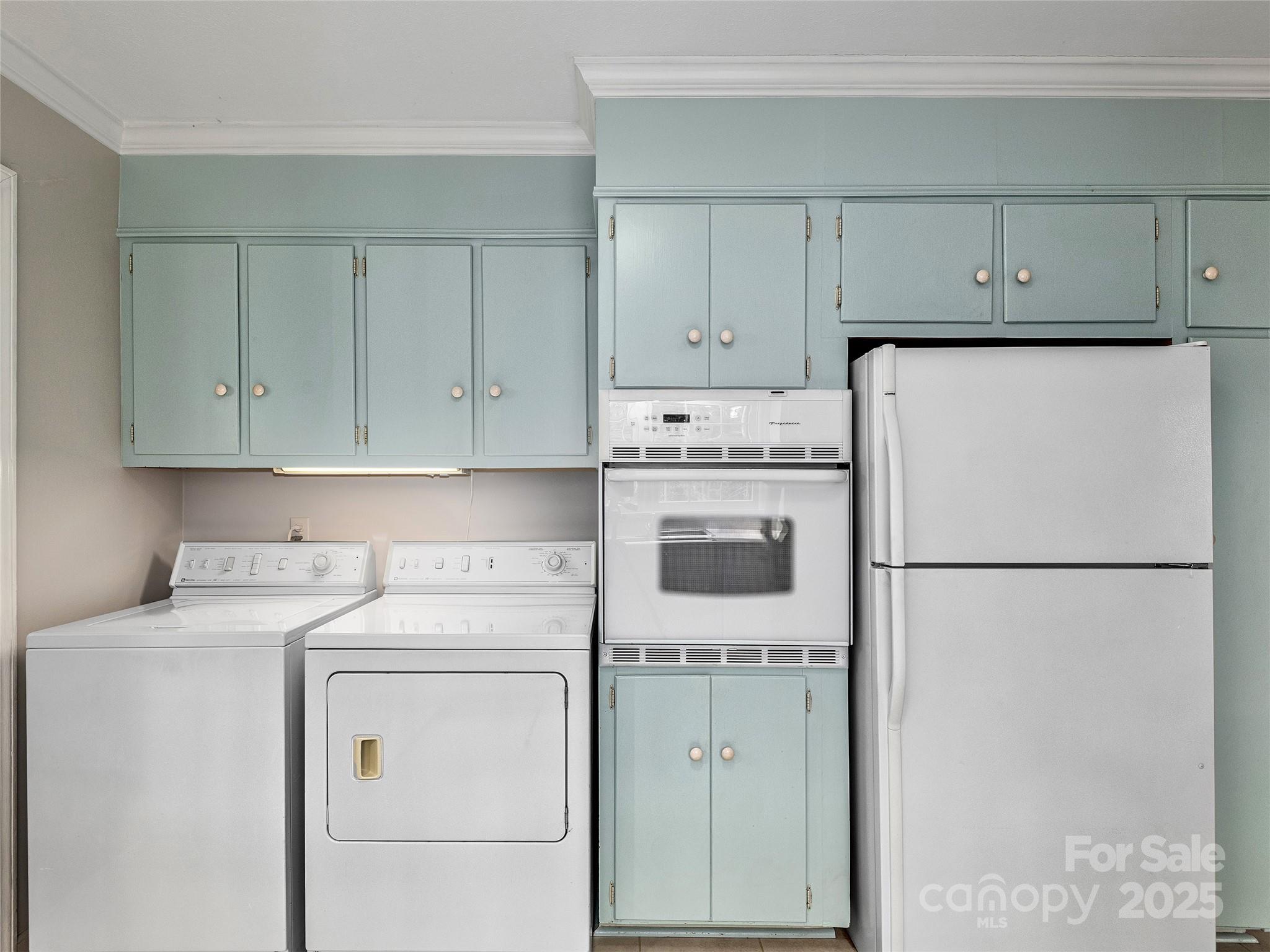 7 East Fox Chase Road Asheville, NC 28804 - Photo 10 of 30 a utility room with dryer and washer