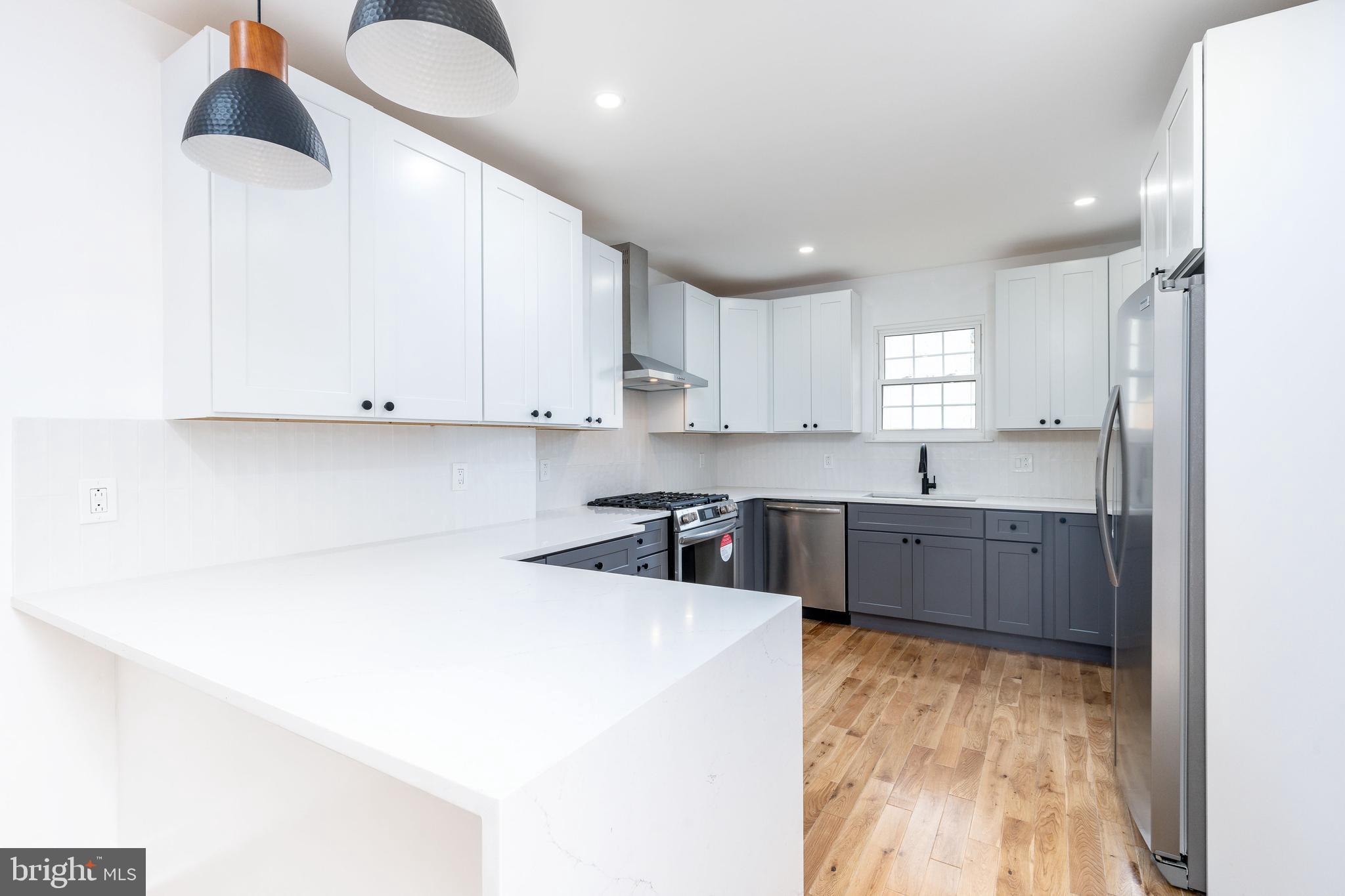 2713 East Huntingdon St  