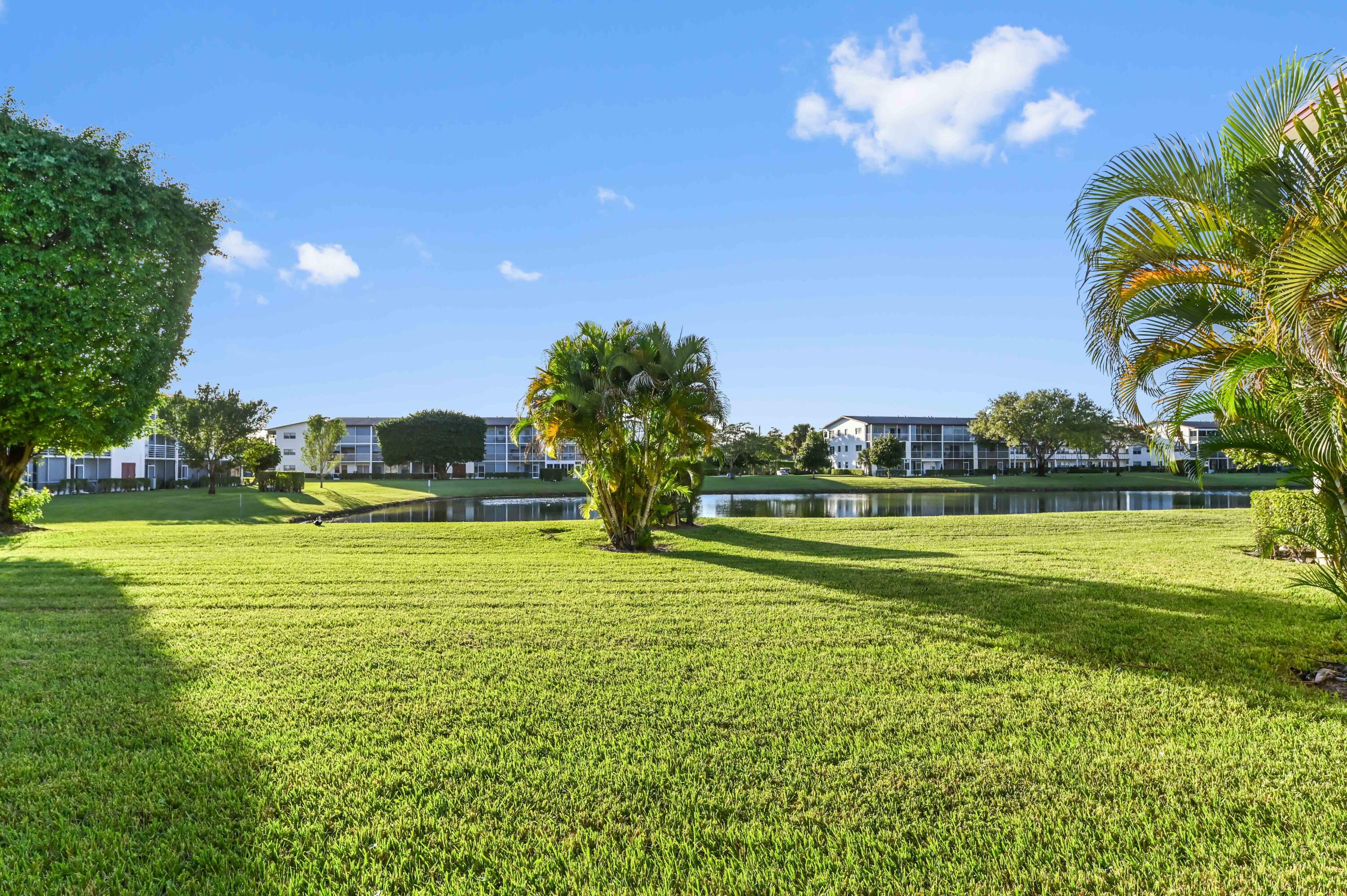 135 Brighton Drive, Unit D Boca Raton, FL 33434 - Photo 20 of 25 21 Rear 01