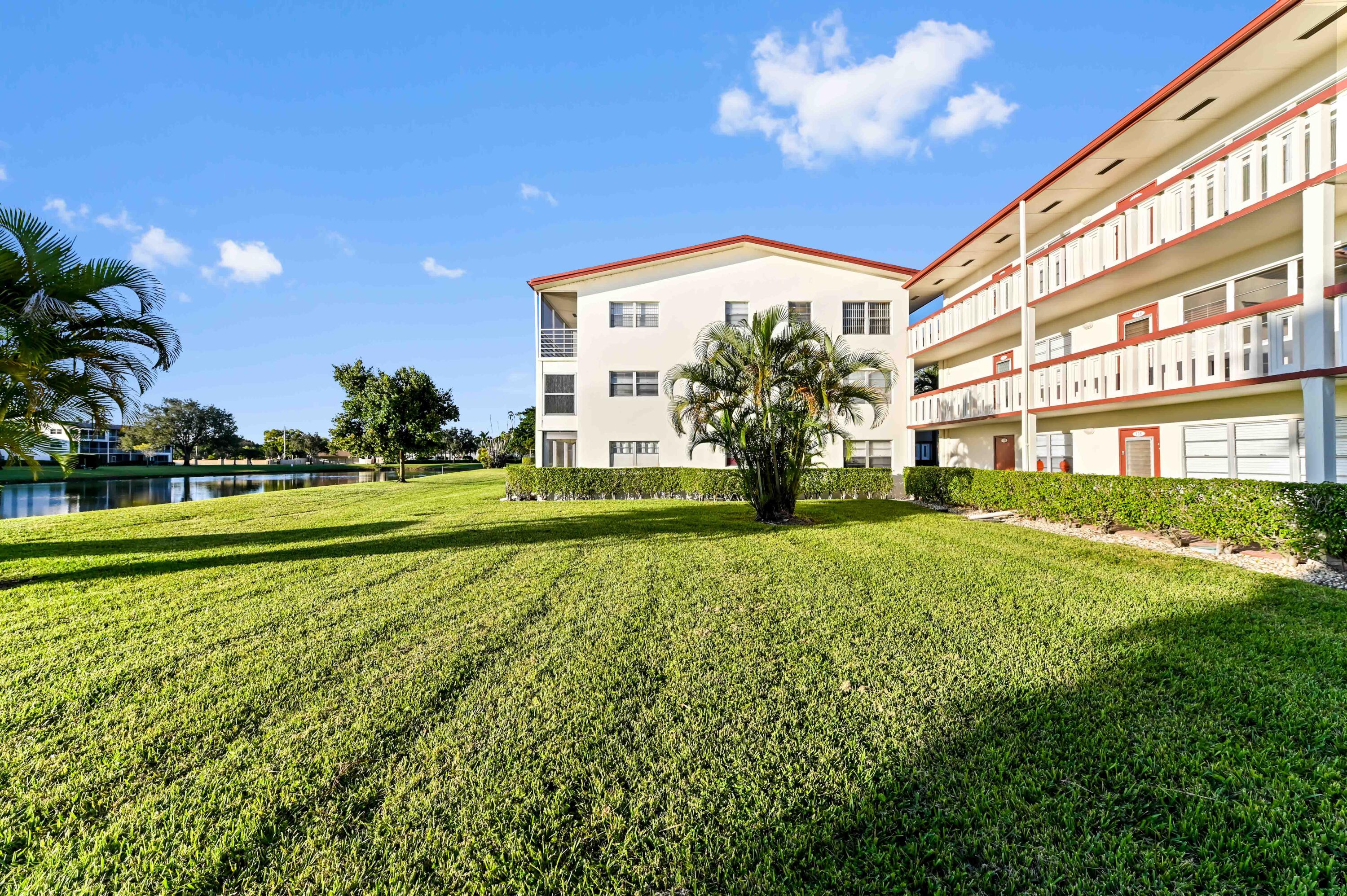 135 Brighton Drive, Unit D Boca Raton, FL 33434 - Photo 21 of 25 23 Rear 03