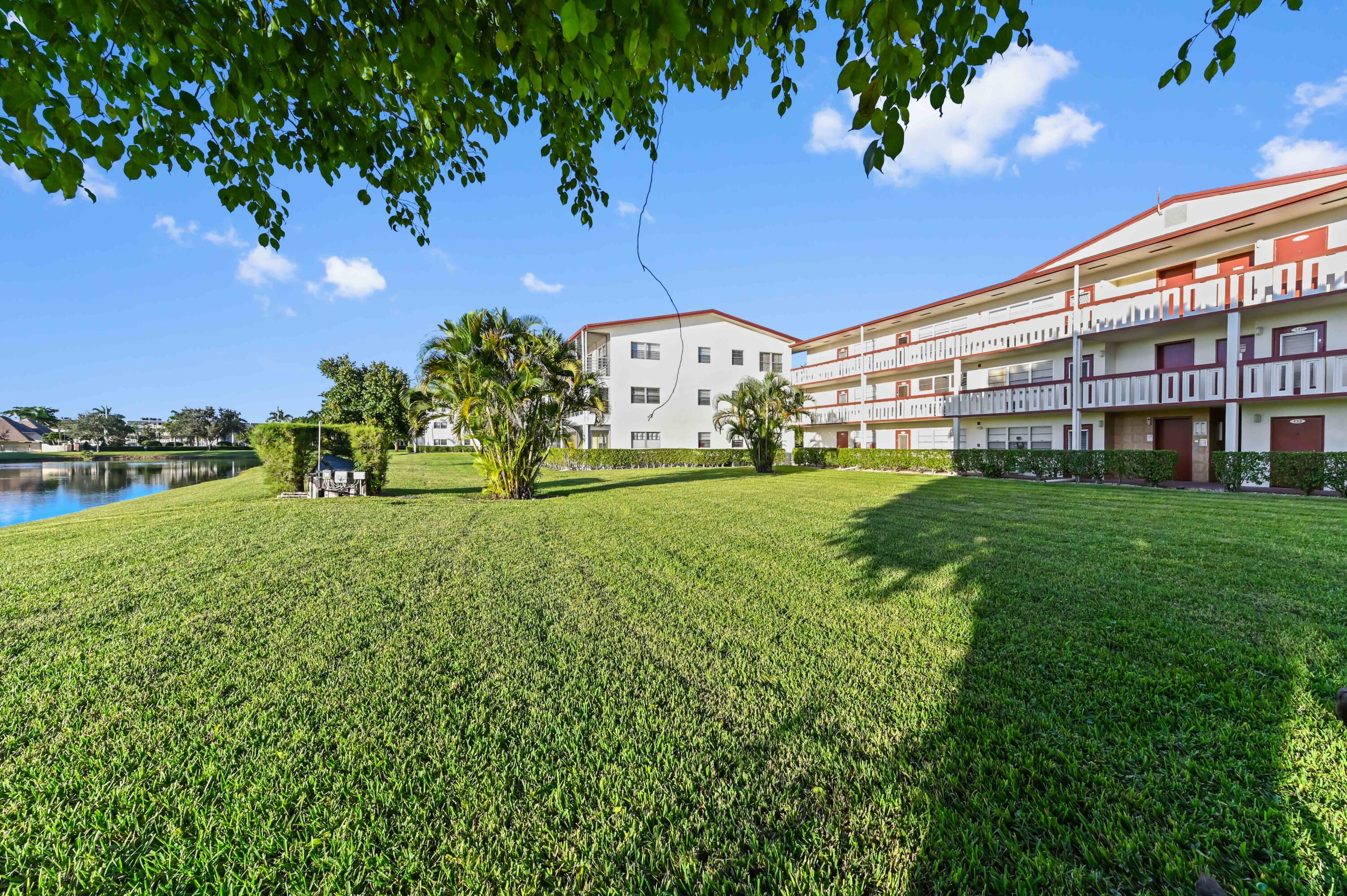 135 Brighton Drive, Unit D Boca Raton, FL 33434 - Photo 22 of 25 24 Rear 04