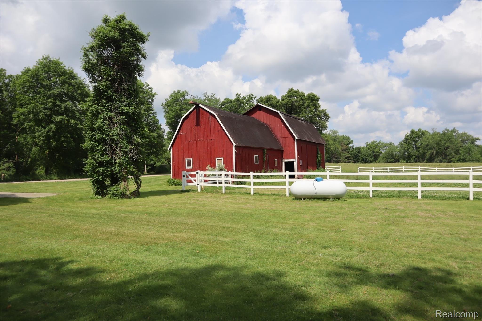 2506 Armond Road Howell, MI 48855 - Photo 2 of 63 IMG_2720.JPG