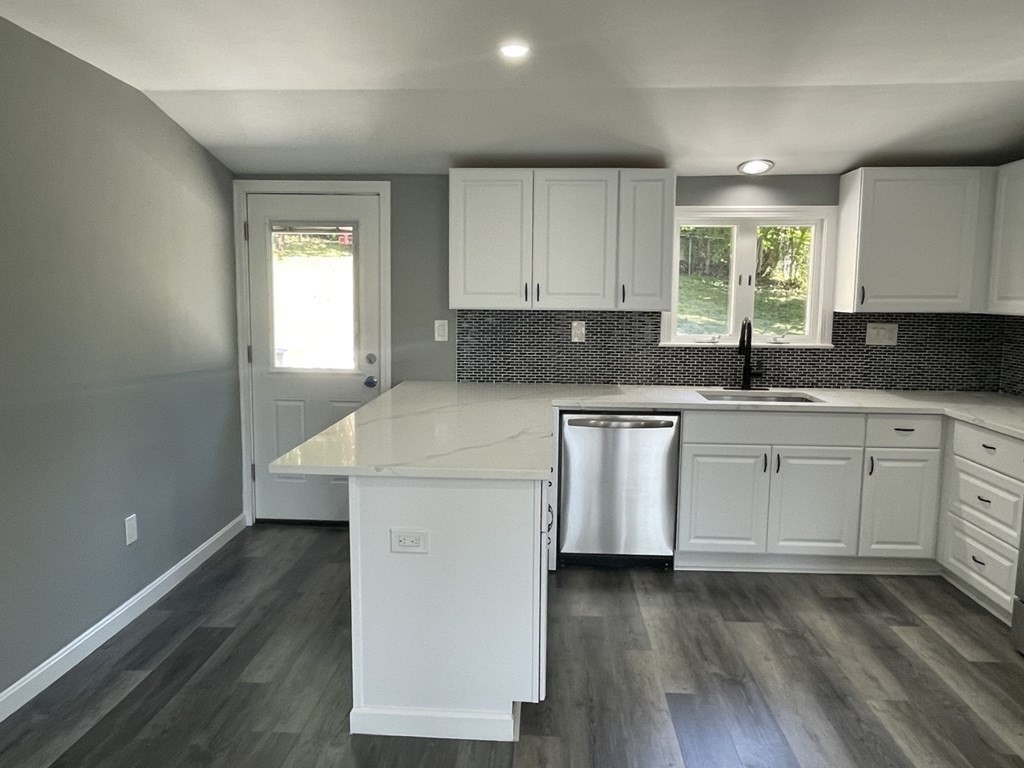 11 Poniken Road Worcester, MA 01606 - Photo 3 of 24 Gallery Image 3