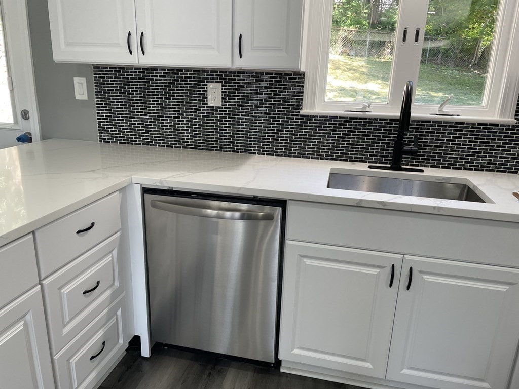11 Poniken Road Worcester, MA 01606 - Photo 6 of 24 Gallery Image 6