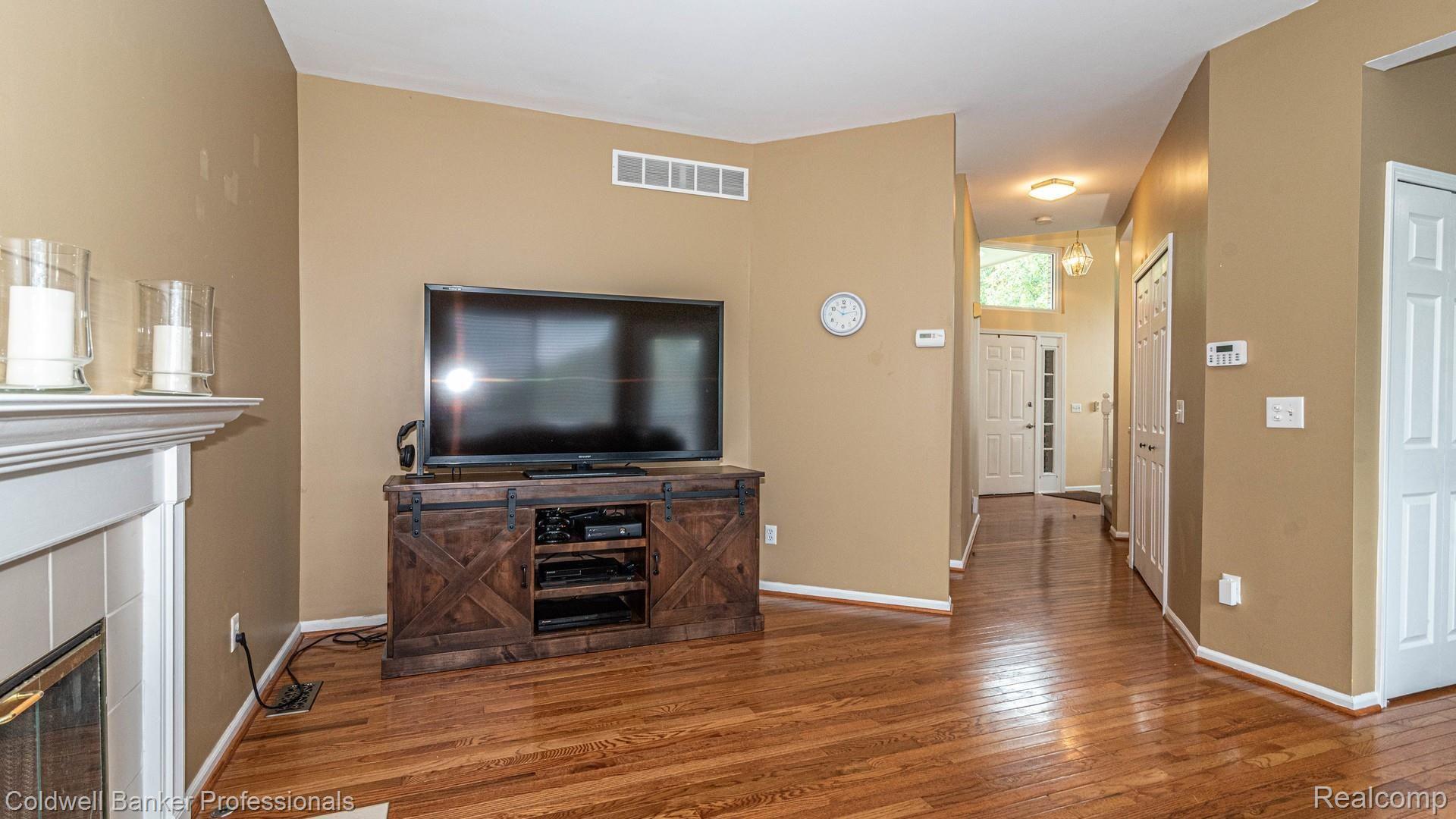 83 Eagle Ridge Road Lake Orion, MI 48360 - Photo 13 of 43 Family Room Entrance From Entry Hall