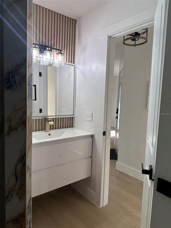 706 Lighthouse Court Altamonte Springs, FL 32714 - Photo 19 of 64 a bathroom with a double vanity sink mirror and bathtub