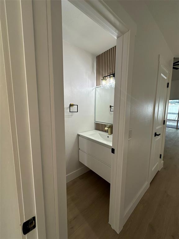 706 Lighthouse Court Altamonte Springs, FL 32714 - Photo 23 of 64 a bathroom with a double vanity sink and mirror