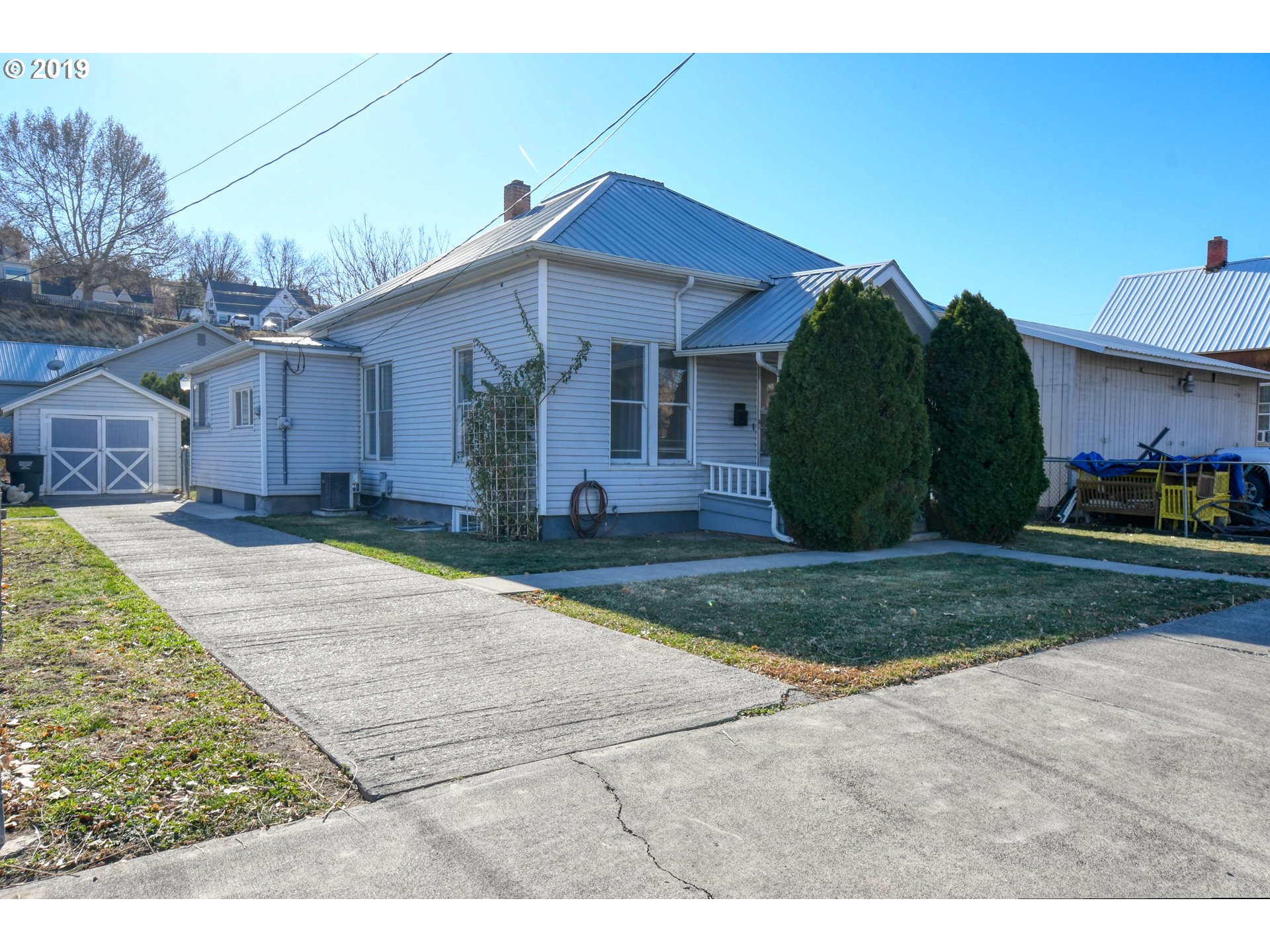 1008 Southwest Frazer Avenue Pendleton, OR 97801 - Photo 1 of 32 a view of a house with a yard and plants