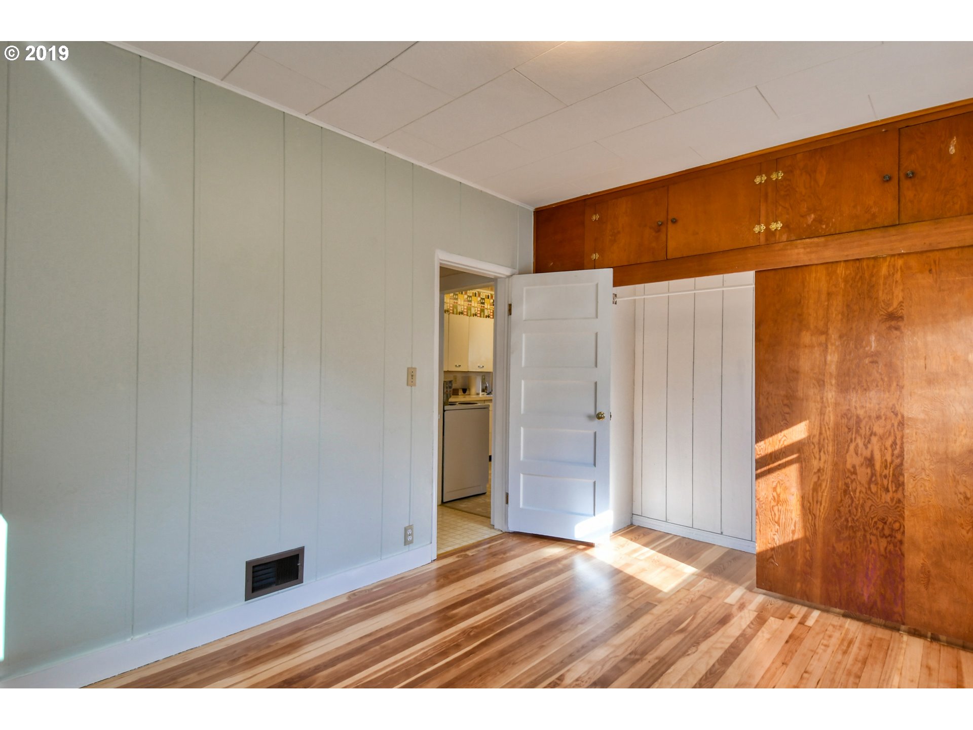 1008 Southwest Frazer Avenue Pendleton, OR 97801 - Photo 11 of 32 a view of an empty room