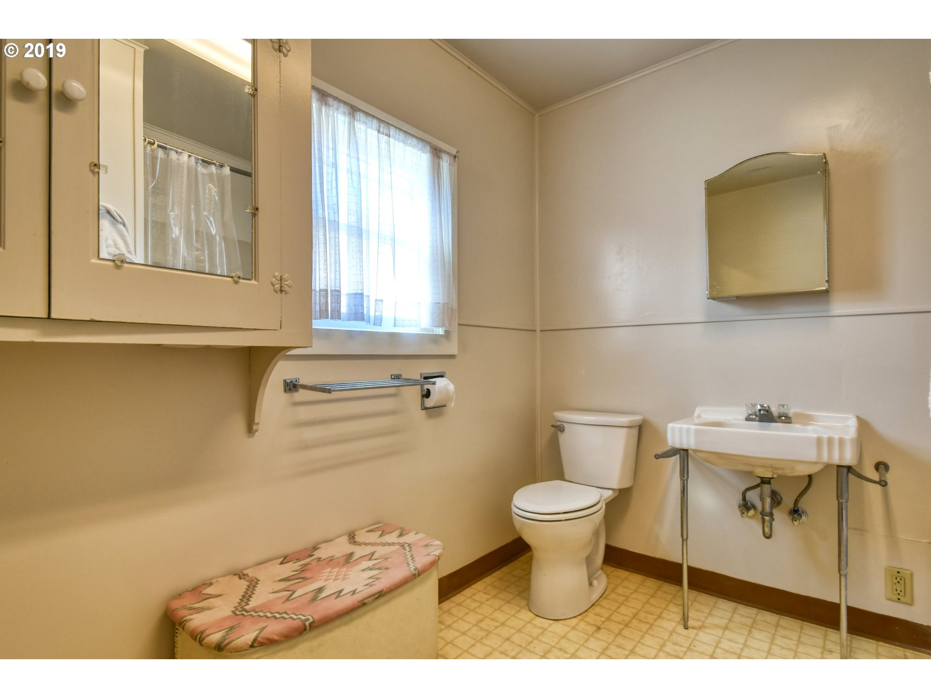 1008 Southwest Frazer Avenue Pendleton, OR 97801 - Photo 13 of 32 a bathroom with a toilet sink and mirror