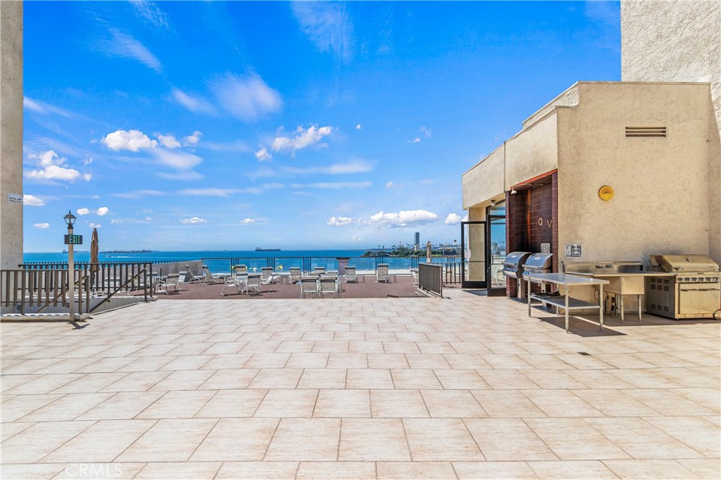 1140 East Ocean Boulevard, Unit 228 Long Beach, CA 90802 - Photo 18 of 27 Community bbq area