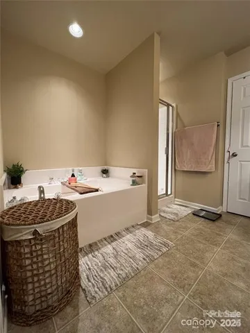 $2,050 | 4707 Craigmoss Lane, Charlotte, NC 28278