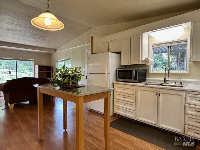 31 Springhill Court Santa Rosa, CA 95409 - Photo 9 of 29
