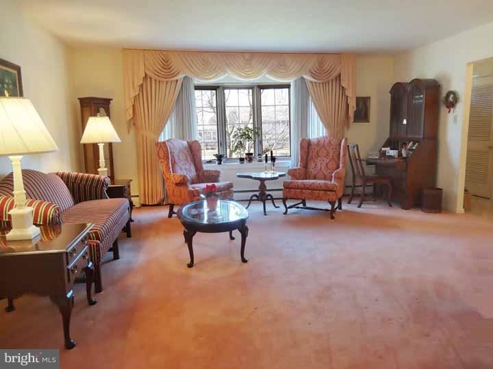 3840 Shelley Road Huntingdon Valley, PA 19006 - Photo 3 of 25 Living Room