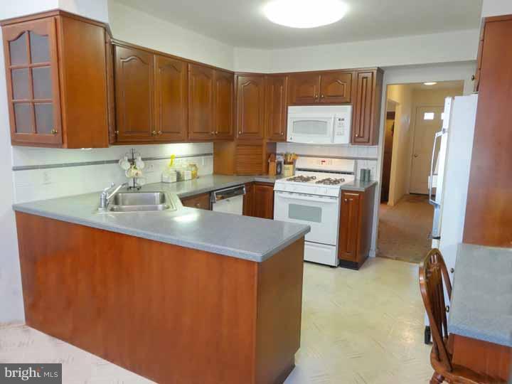 3840 Shelley Road Huntingdon Valley, PA 19006 - Photo 5 of 25 Kitchen