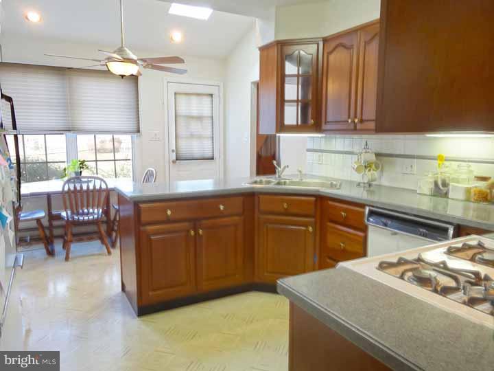 3840 Shelley Road Huntingdon Valley, PA 19006 - Photo 6 of 25 Kitchen