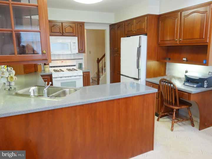 3840 Shelley Road Huntingdon Valley, PA 19006 - Photo 8 of 25 Kitchen