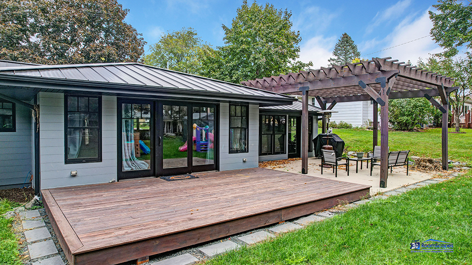 125 Hillcrest Drive Burlington, WI 53105 - Photo 2 of 52 a view of a patio with table and chairs potted plants and a large tree