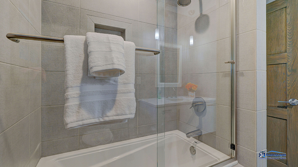 125 Hillcrest Drive Burlington, WI 53105 - Photo 25 of 52 a bathroom with a bathtub and a shower