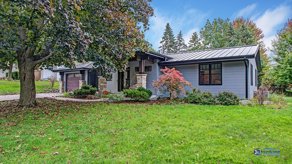 125 Hillcrest Drive Burlington, WI 53105 - Photo 38 of 52 a front view of a house with garden