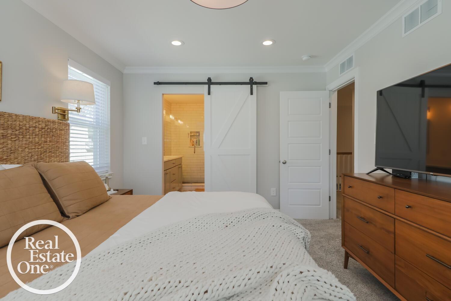 122 Muir Road Grosse Pointe, MI 48236 - Photo 23 of 28 50134887-eff32096-4093-408b-9e8e-96376a31d3b4.JPG
