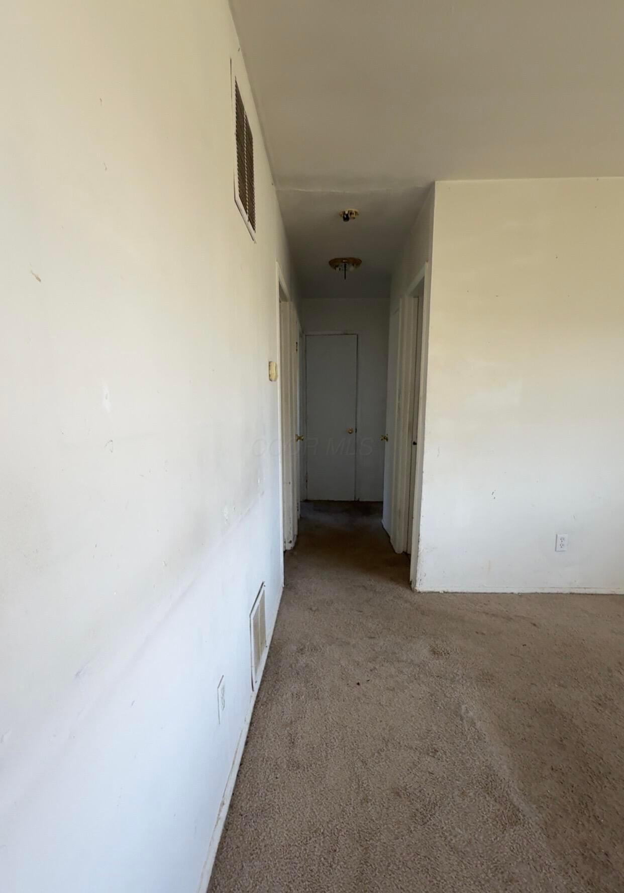 803 Demorest Road Columbus, OH 43204 - Photo 4 of 21 4