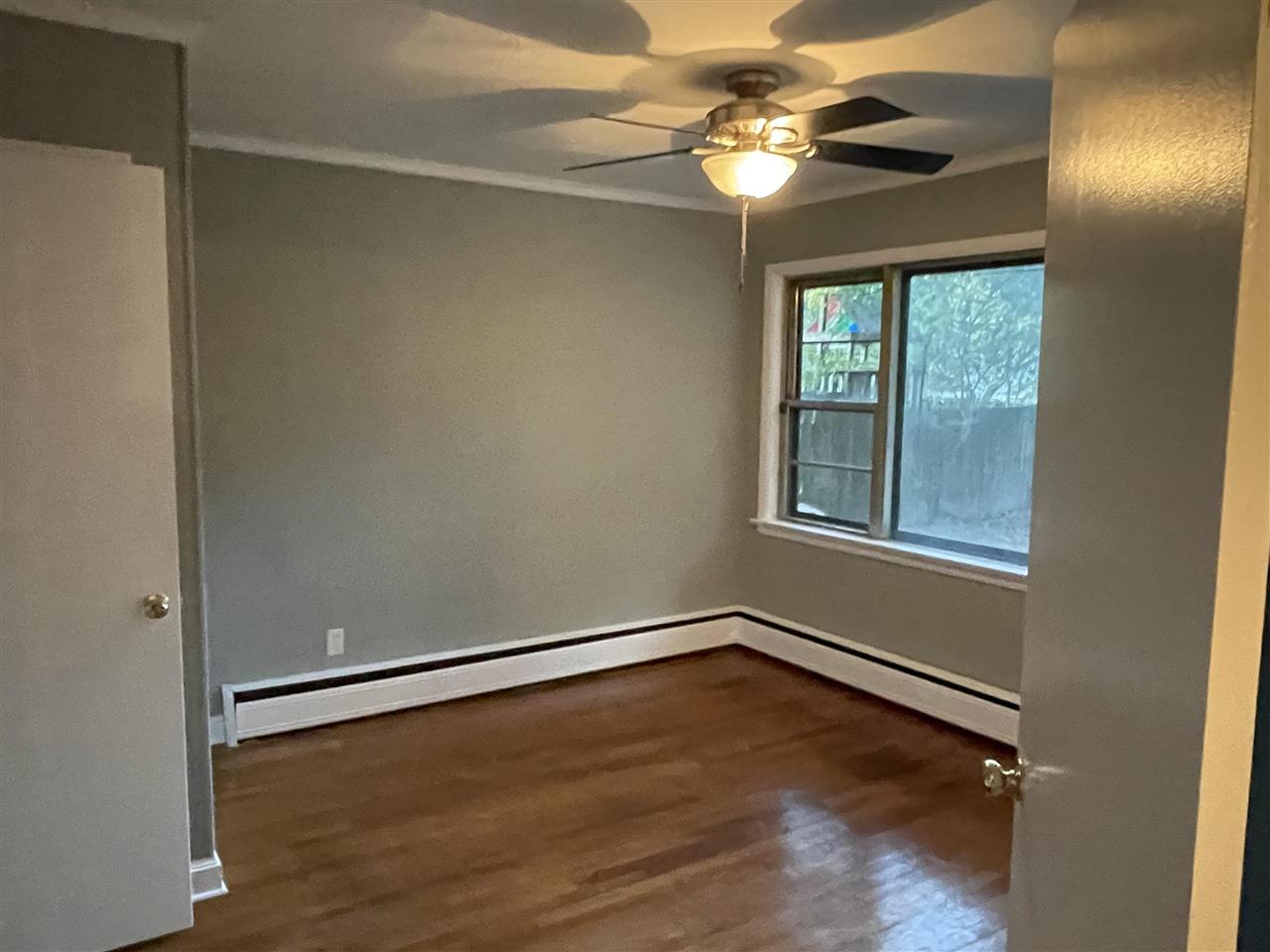 4294 Chickasaw Road Memphis, TN 38117 - Photo 14 of 15 a view of an empty room with a window